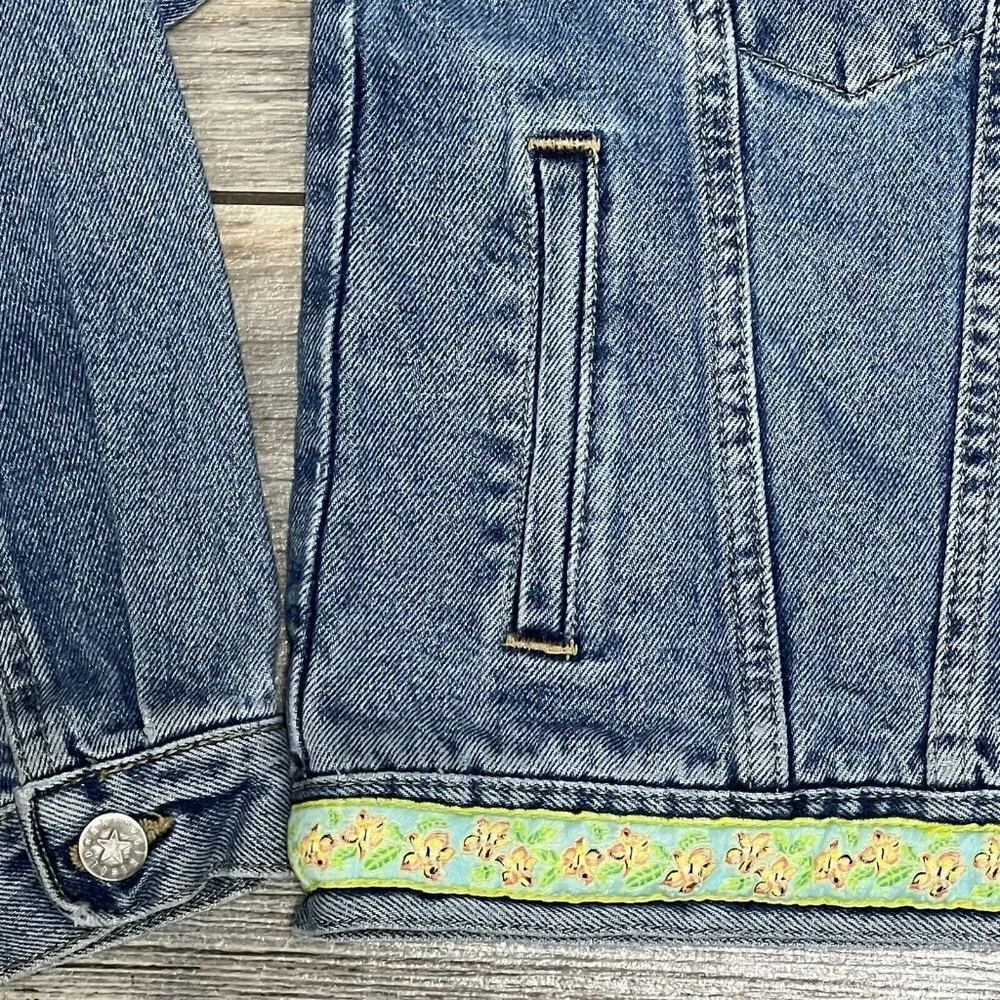 Old Navy Y2K Denim Jean Jacket Girls Size 12 Medium Embroidery Flowers 2000 Vtg